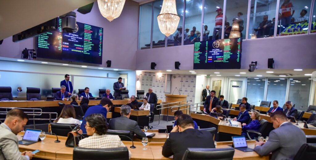 REAÇÃO DO LEGISLATIVO‘Lei Felca’: ALPB aprova projeto para combater a ‘adultização’ de crianças