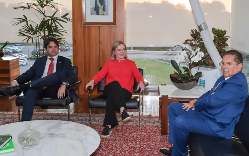 APOIO DE LULADe olho em 2026: Adriano Galdino se reúne com Gleisi Hoffmann em Brasília