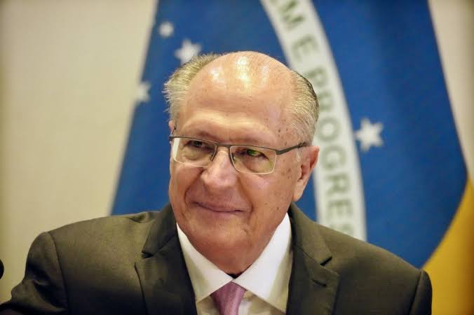 RESPOSTA A TRUMPVice-presidente diz que quer aumentar número de setores fora do tarifaço