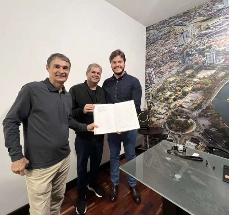 EM CAMPINA GRANDEBruno transmite cargo a Alcindor e viaja em missão a Portugal