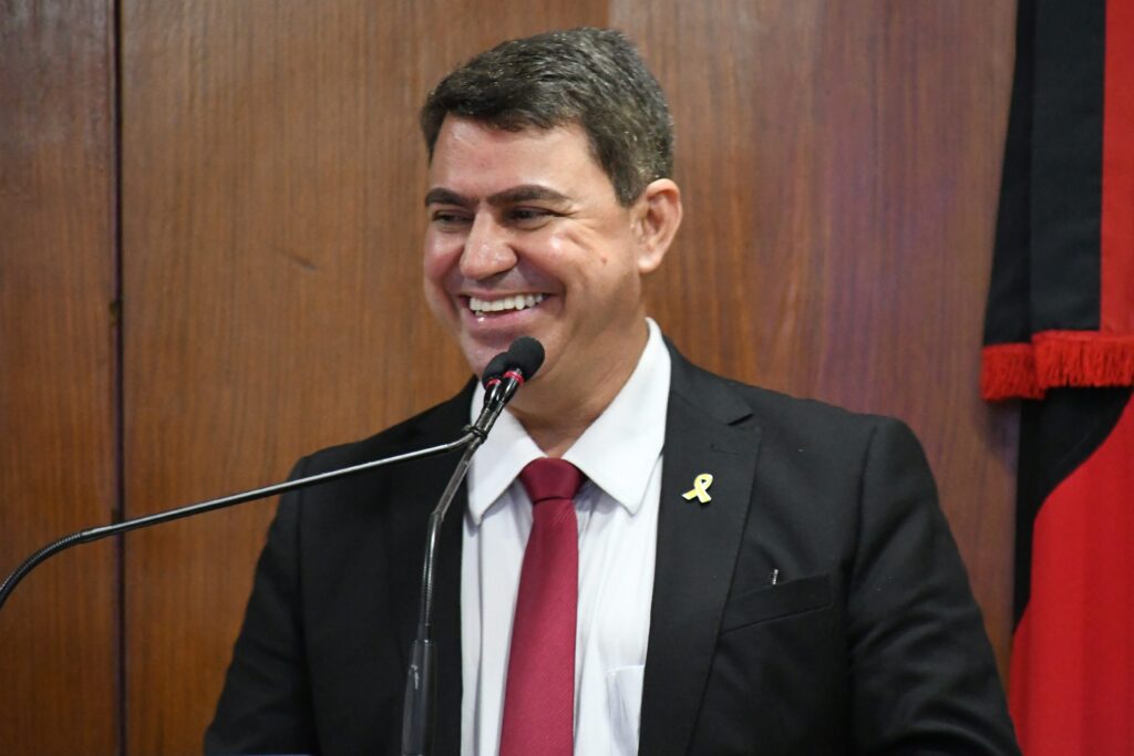 Dinho Dowsley assume Prefeitura de João Pessoa pela quinta vez e destaca “gesto de confiança” de Cícero e Leo