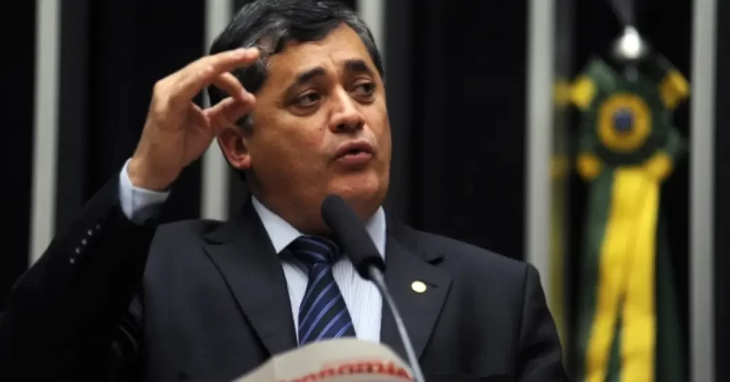 INTERVENÇÃOLíder do governo na Câmara é internado para procedimento no coração