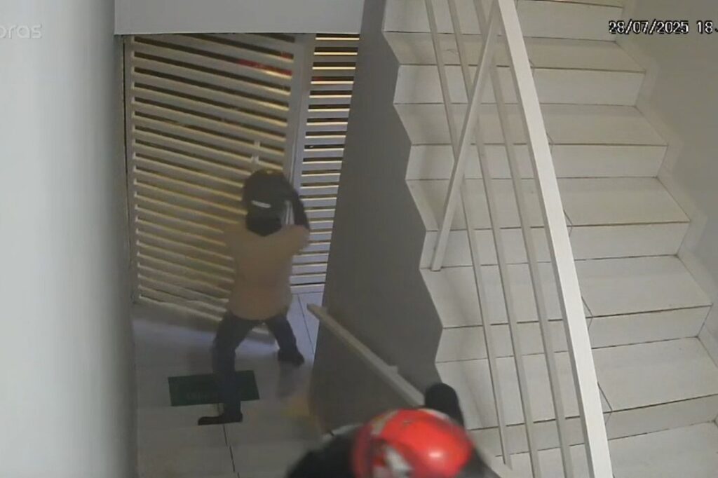 VEJA VÍDEOInsegurança em Mari: Criminosos armados rendem clientes e agridem homem com coroada