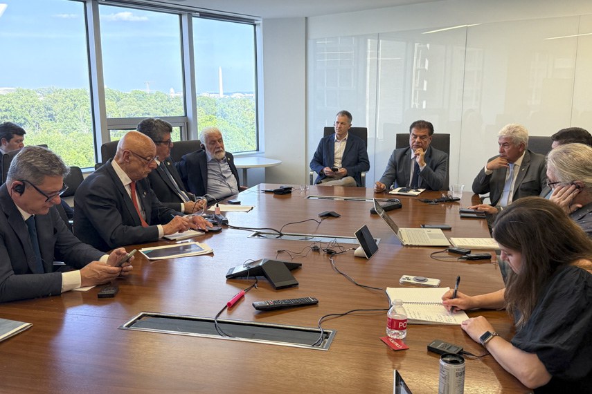 ECONOMIASenadores se reúnem com parlamentares dos EUA em missão contra tarifaço