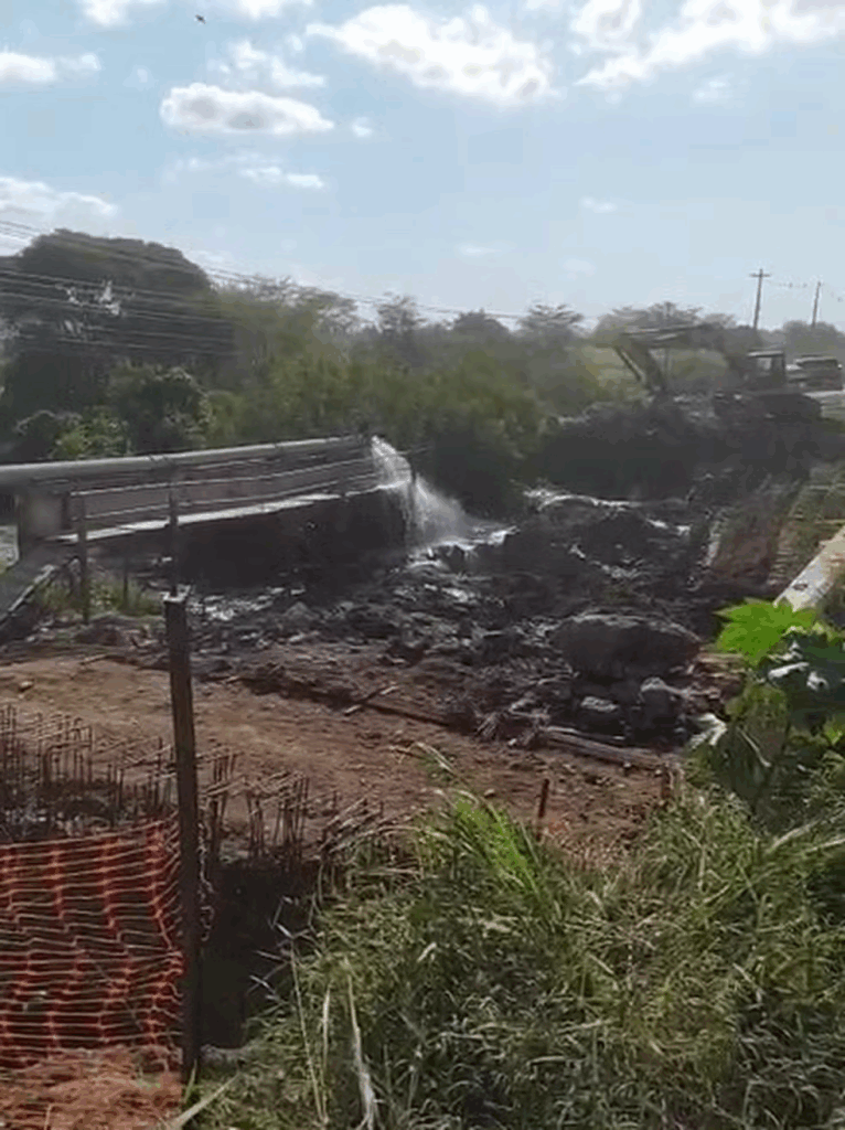 ALÇA SUDOESTEMáquina de obra rompe adutora e deixa parte de Campina Grande sem água