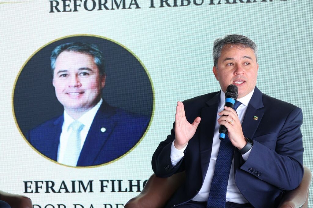 EM SÃO PAULONenhum investidor coloca dinheiro onde a regra muda o tempo todo”, diz Efraim em palestra para representantes da Associação Nacional de restaurantes