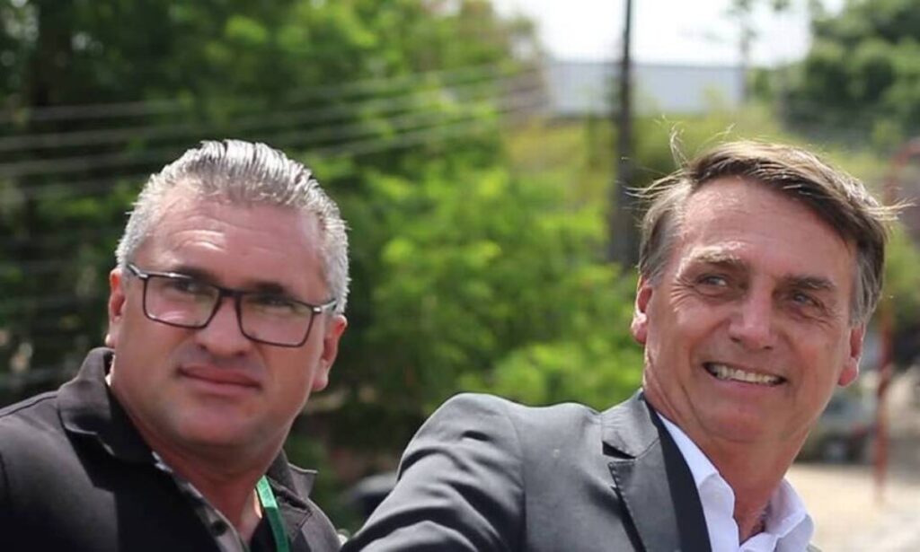 DENÚNCIA EXPLOSIVAJulian acusa Bolsonaro de tentar corromper Forças Armadas e seguir modelo de Hugo Chávez