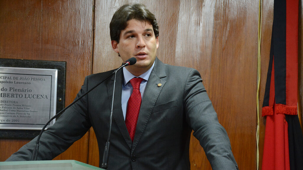 CRÍTICA DIRETAVereador do MDB diz que Cícero “tem medo de se desvencilhar” do apoio popular de João