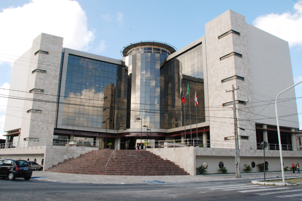 JUSTIÇA FEITAHomem é condenado a mais de 40 anos por matar ex-esposa com golpes de faca em João Pessoa