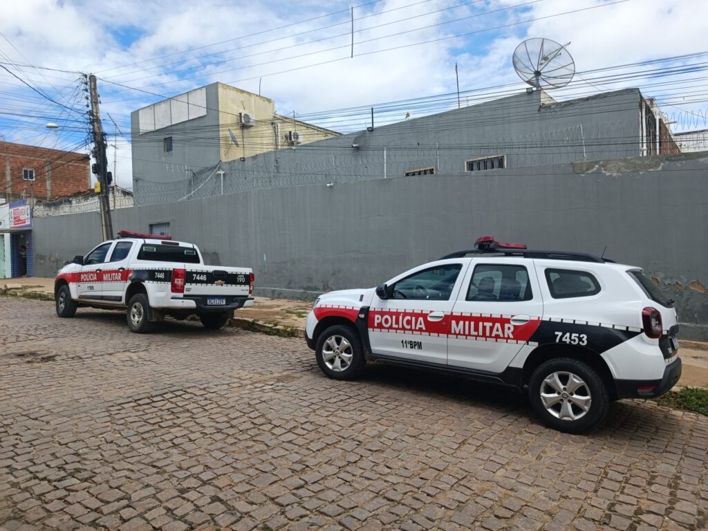 TENSÃOPresos iniciam motim na cadeia pública de Monteiro e queimam colchões