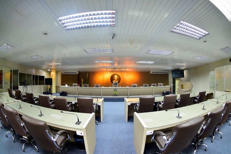 PLENÁRIO VAZIOSessão da Câmara de Campina dura apenas um segundo por falta de quórum e expõe esvaziamento no plenário