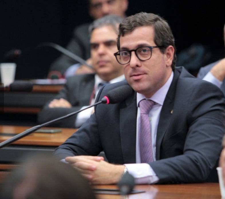 DISPUTA ORÇAMENTÁRIALDO de 2026 reacende disputa por emendas: relatório de Gervásio antecipa pagamentos e flexibiliza meta fiscal