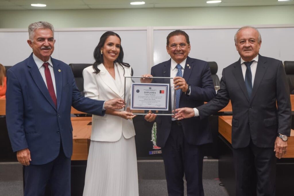 RECONHECIMENTOALPB entrega Título de Cidadã Paraibana à promotora Fabiana Alves Mueller