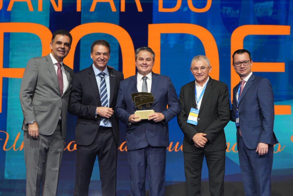 🩺 ACESSO À SAÚDE“Saúde não é privilégio, é direito”, afirma Efraim ao ser homenageado em São Paulo por atuação no acesso a medicamentos