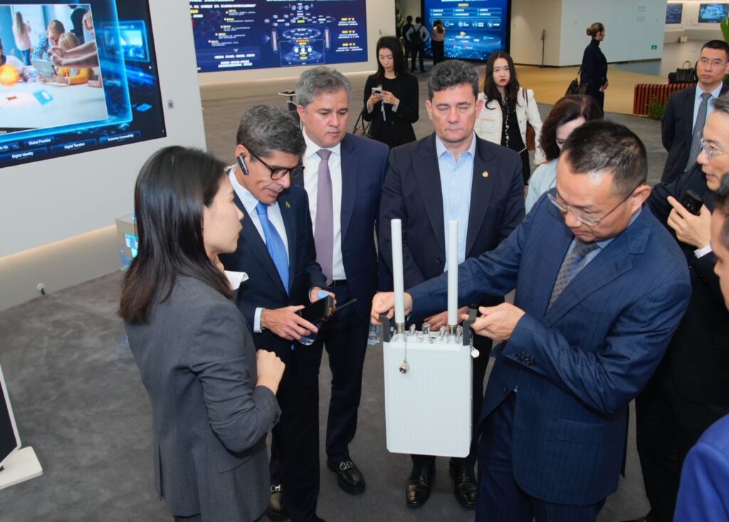 DESENVOLVIMENTONa China, Efraim visita “Smart Cities” buscando conhecimento em inovação, tecnologia, mobilidade e gestão digital