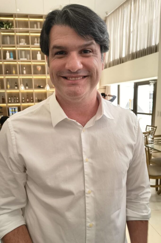 Leo Bezerra diz que não foi convidado para posse no PSB, e Ronaldo Barbosa rebate