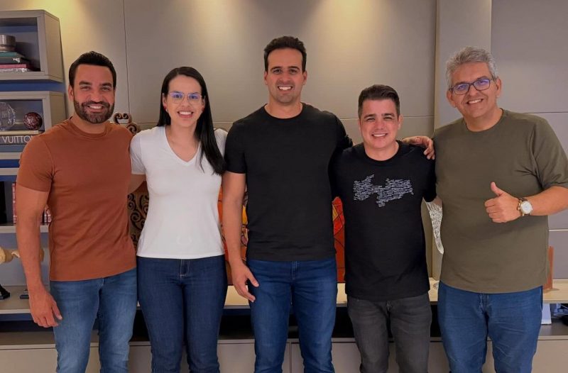 ELEIÇÕES 2026Rafaela Camaraense se reúne com Lucas Ribeiro e ganha força como opção para vice