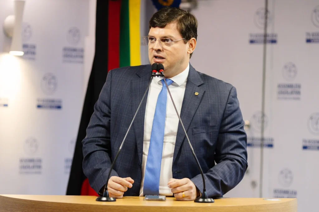 DESPEDIDATaciano Diniz se despede da ALPB, renuncia ao mandato e se prepara para assumir no TCE-PB: “Encerro o ciclo na política”