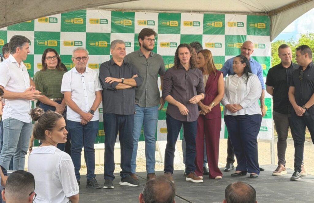 BASTIDORES DA POLÍTICAVeneziano reúne Bruno e Cícero em Campina e movimenta disputa pelo Governo da Paraíba