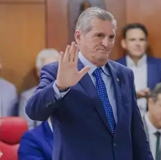 ELEIÇÕES 2026Odon admite suplência de Nabor, mas reafirma apoio a Cícero e diz: “Não abro mão do meu voto” ELEIÇÕES 2026Odon admite suplência de Nabor, mas reafirma apoio a Cícero e diz: “Não abro mão do meu voto”