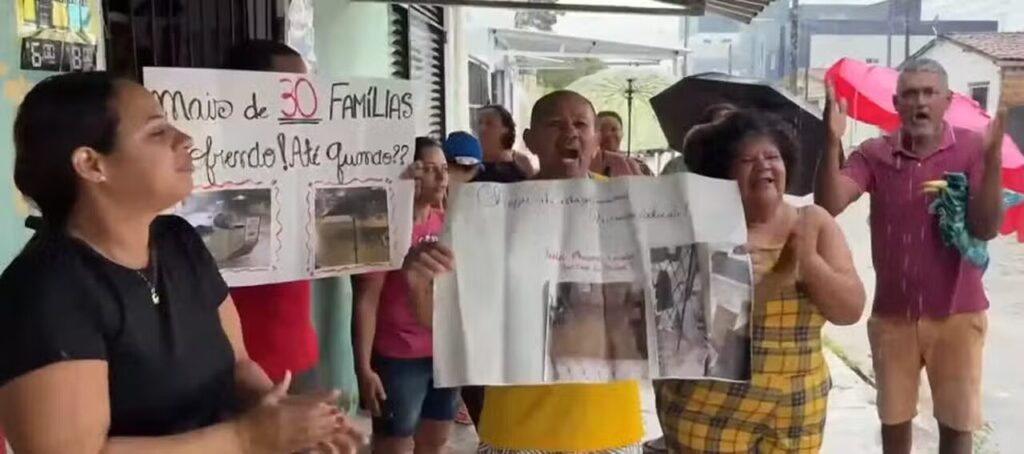 TENSÃOAlagamento atinge idosa de 105 anos e mobiliza moradores em João Pessoa TENSÃOAlagamento atinge idosa de 105 anos e mobiliza moradores em João Pessoa