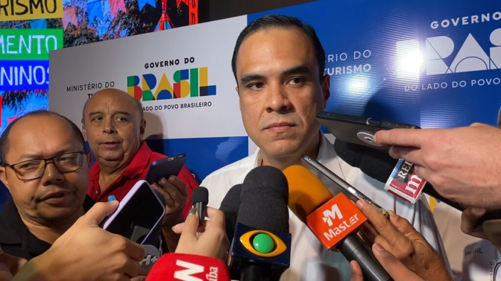 APORTEMinistro anuncia R$ 45 milhões para festas juninas em mais de 70 cidades da Paraíba APORTEMinistro anuncia R$ 45 milhões para festas juninas em mais de 70 cidades da Paraíba