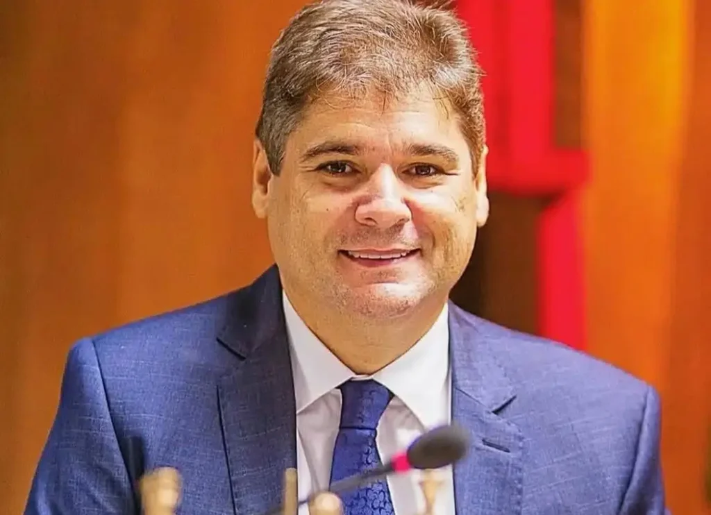 MUDANÇAGovernador nomeia Pedro Segundo para direção do Hospital de Clínicas de Campina Grande MUDANÇAGovernador nomeia Pedro Segundo para direção do Hospital de Clínicas de Campina Grande