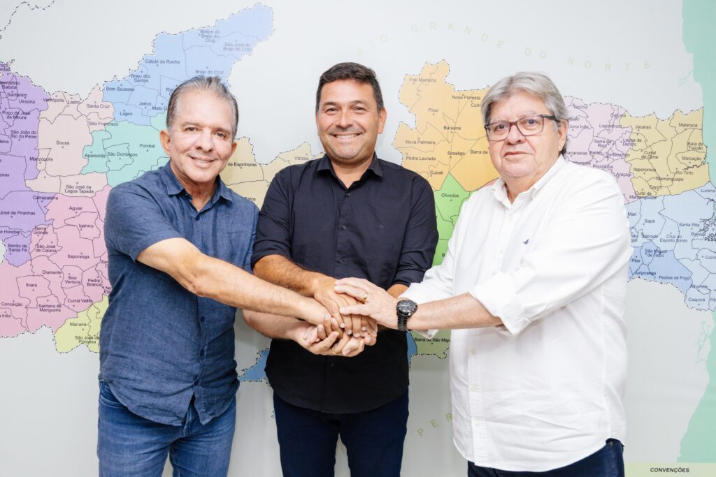 ELEIÇÕES 2026Prefeito de Condado confirma apoio a João Azevêdo e Nabor para o Senado