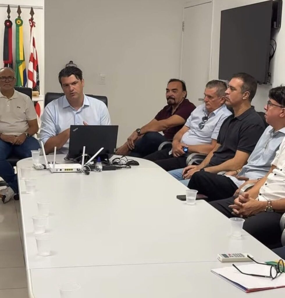 MOBILIZAÇÃOApós pedir apoio federal, Léo reúne vereadores e monta articulação para enfrentar impactos das chuvas