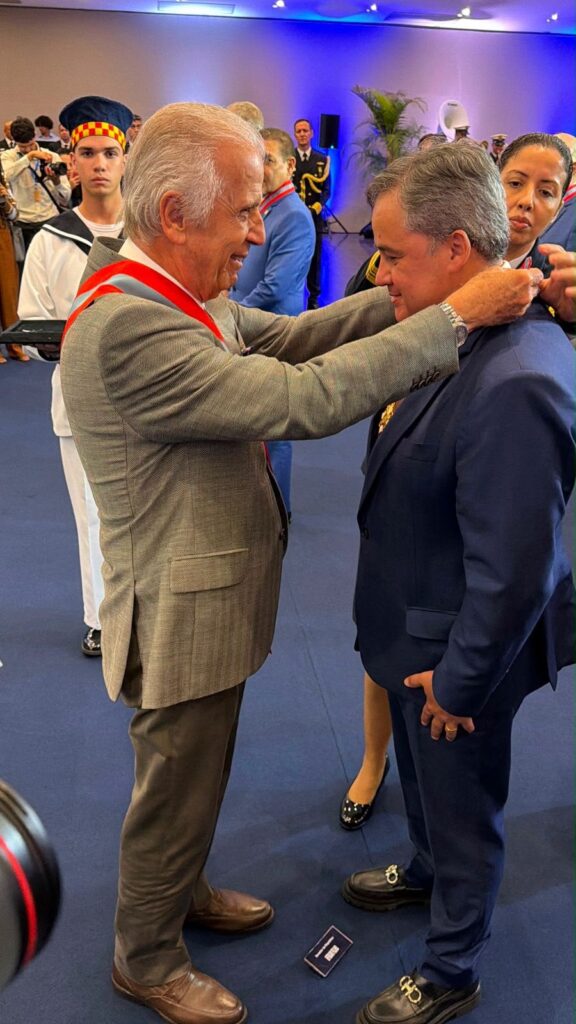 RECONHECIMENTO NACIONALEfraim Filho recebe maior honraria da Marinha por atuação em defesa das Forças Armadas RECONHECIMENTO NACIONALEfraim Filho recebe maior honraria da Marinha por atuação em defesa das Forças Armadas