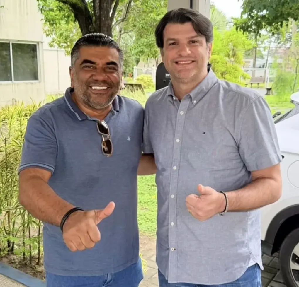 ELEIÇÕES 2026Após declarar apoio a Cícero, Samuel Pinto publica foto com Léo Bezerra e reforça aproximação política