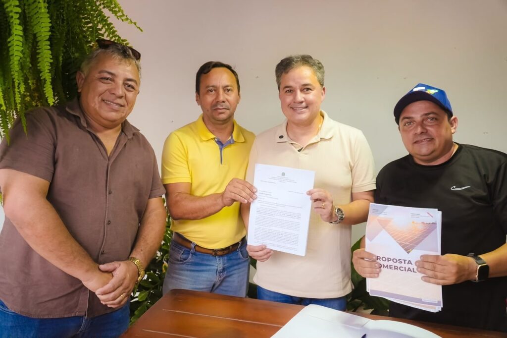 ELEIÇÕES 2026Efraim assume compromisso para viabilizar projeto de energia solar no IF Sertão