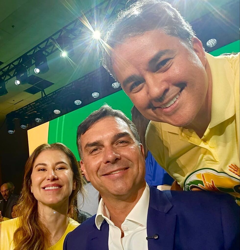 Efraim participa de convenção nacional do PL ao lado de Flávio Bolsonaro e lideranças da direita