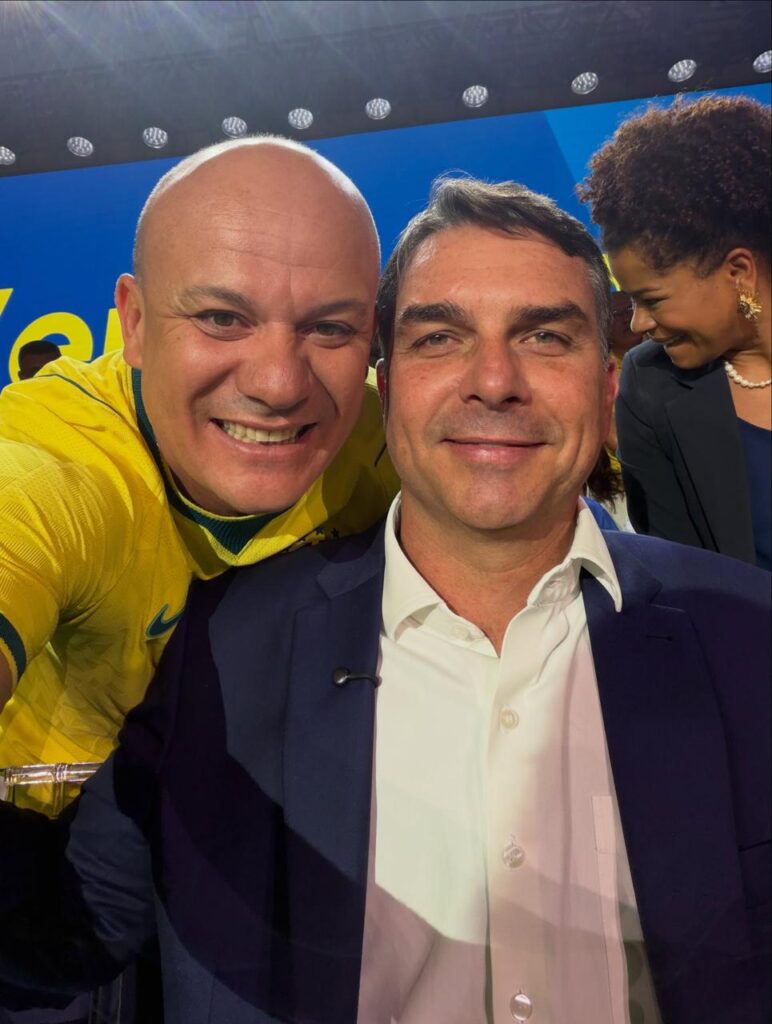 Cabo Gilberto Silva marca presença em convenção nacional do PL que oficializa Flávio Bolsonaro como candidato à Presidência