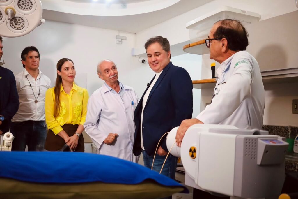 SAÚDE PÚBLICAEfraim destaca emenda que moderniza equipamentos do Hospital Laureano e amplia tratamento contra o câncer SAÚDE PÚBLICAEfraim destaca emenda que moderniza equipamentos do Hospital Laureano e amplia tratamento contra o câncer