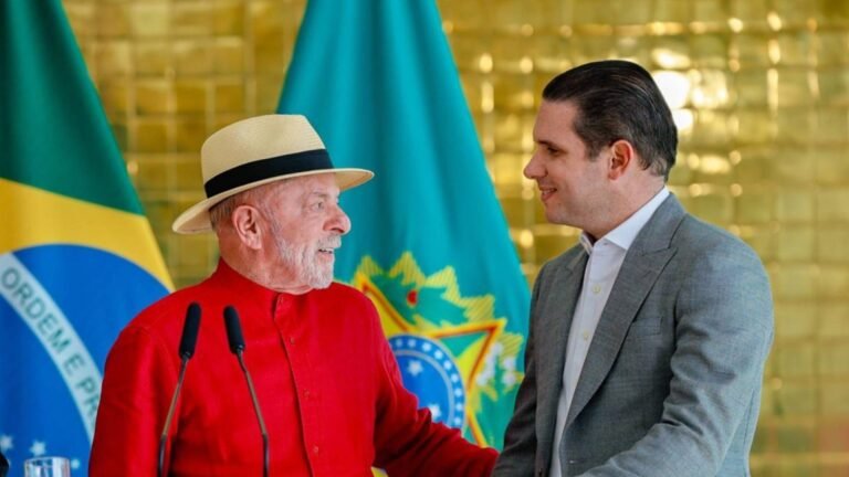 Após aproximação de Lula, Hugo Motta emplaca aliado no governo federal em meio a embate com Veneziano