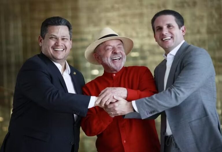 Lula, Alcolumbre e Hugo Motta fecham acordo para votar fim da ‘taxa das blusinhas’