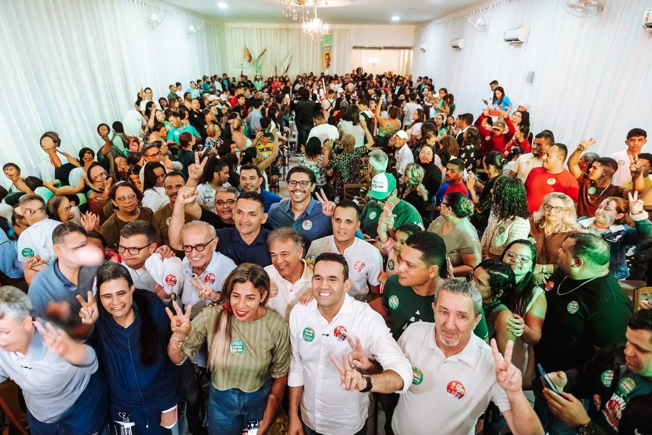 ELEIÇÕESDoutor Jhony dá largada à campanha em Campina Grande com plenária ao lado de Cícero e Veneziano