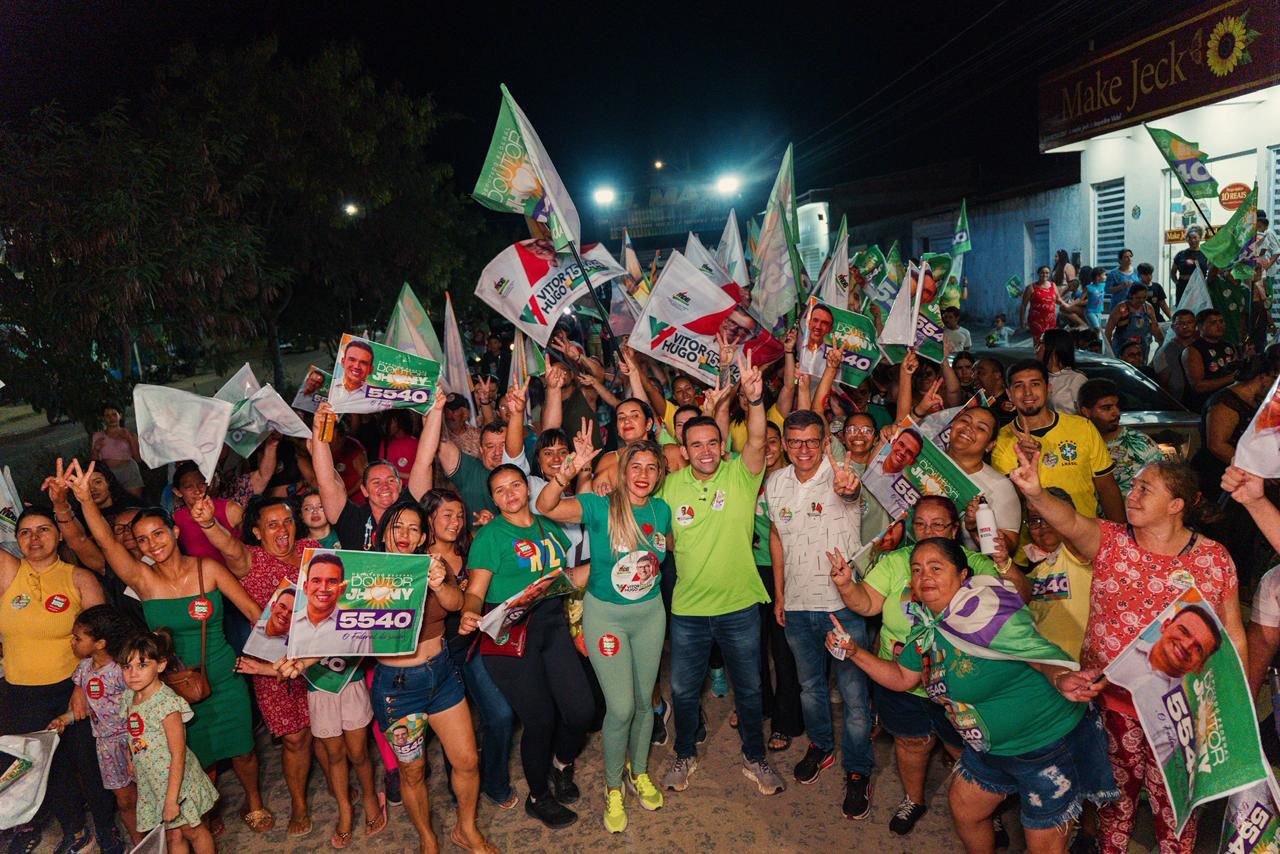 ELEIÇÕES 2026Doutor Jhony percorre Acácio Figueiredo ao lado de Vitor Hugo e lideranças em Campina Grande