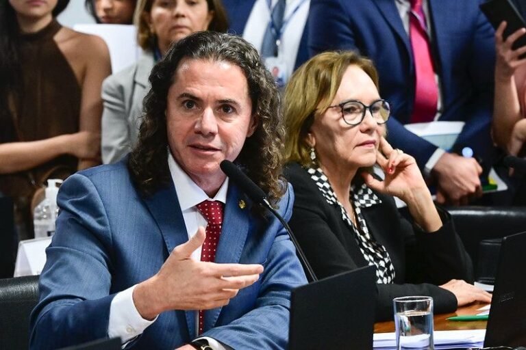 Veneziano anuncia voto favorável à redução da escala 6×1 sem redução de salários