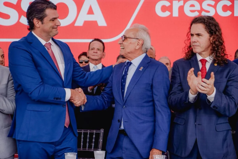 Após banners de Nabor com Léo, Veneziano reage e reforça aliança com prefeito e Cícero na Capital Após banners de Nabor com Léo, Veneziano reage e reforça aliança com prefeito e Cícero na Capital
