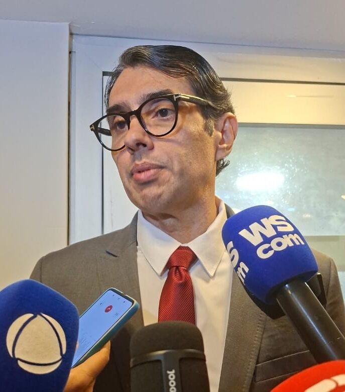 André Gadelha relata rompimento com Ivonete Ludgério e diz ter sido surpreendido com apoio a Nabor André Gadelha relata rompimento com Ivonete Ludgério e diz ter sido surpreendido com apoio a Nabor