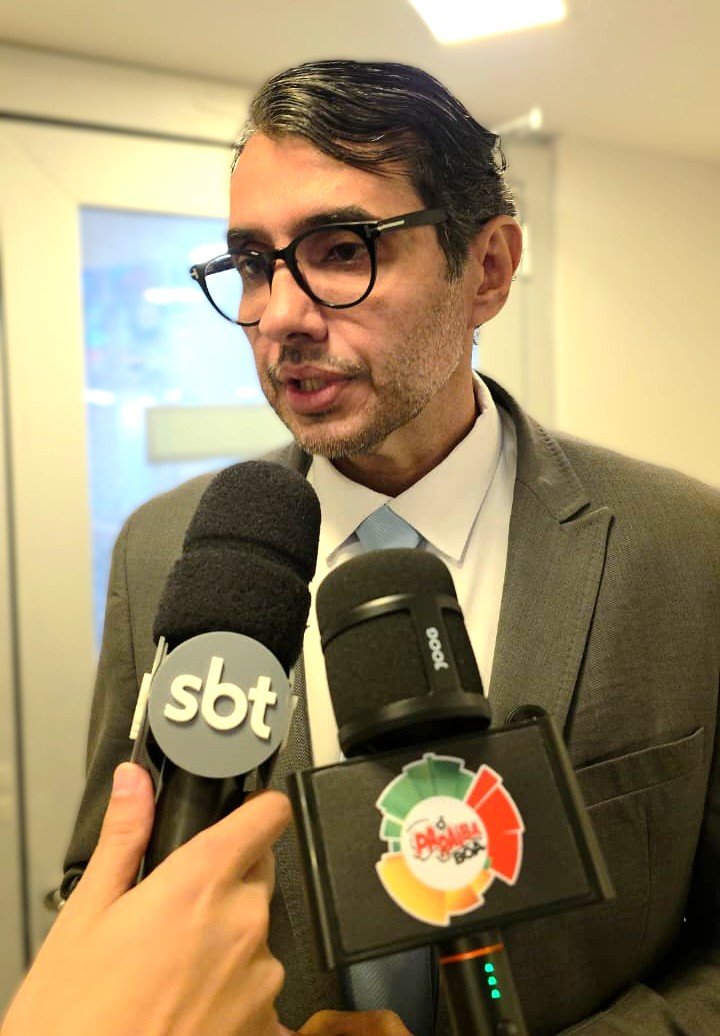 André Gadelha reage a novas adesões a Nabor e questiona influência do dinheiro na política