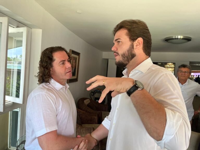 Bruno reafirma apoio a Veneziano e pede voto para Efraim na reta final da campanha: “Nunca traí” Bruno reafirma apoio a Veneziano e pede voto para Efraim na reta final da campanha: “Nunca traí”