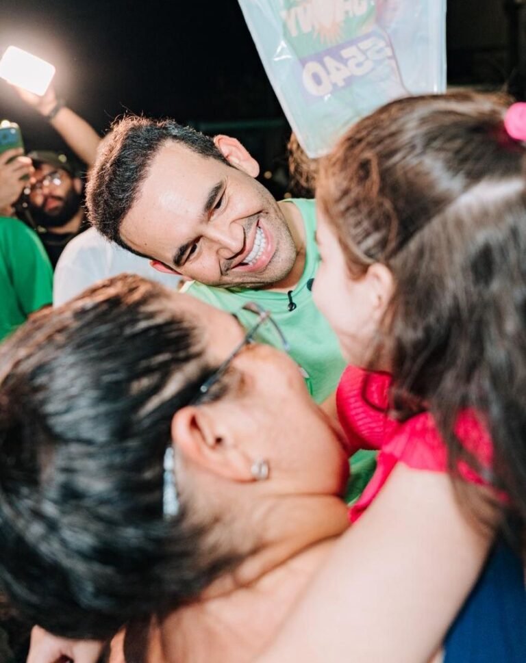 Doutor Jhony reúne apoiadores em caminhada no Monte Castelo, em Campina Grande