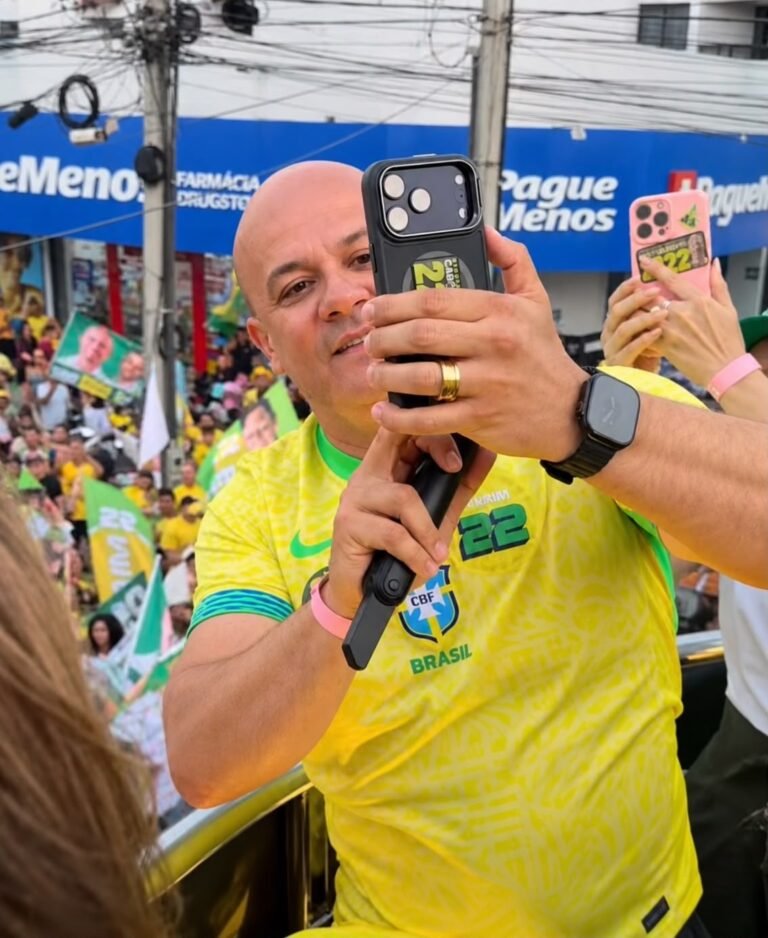 Com fala de Flávio Bolsonaro, Cabo Gilberto lidera ato contra Moraes em João Pessoa Com fala de Flávio Bolsonaro, Cabo Gilberto lidera ato contra Moraes em João Pessoa