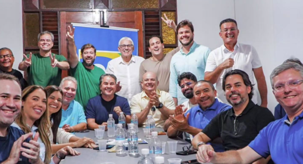 Efraim reúne lideranças da direita e grupo estabelece meta de 1 milhão de votos para Flávio na Paraíba