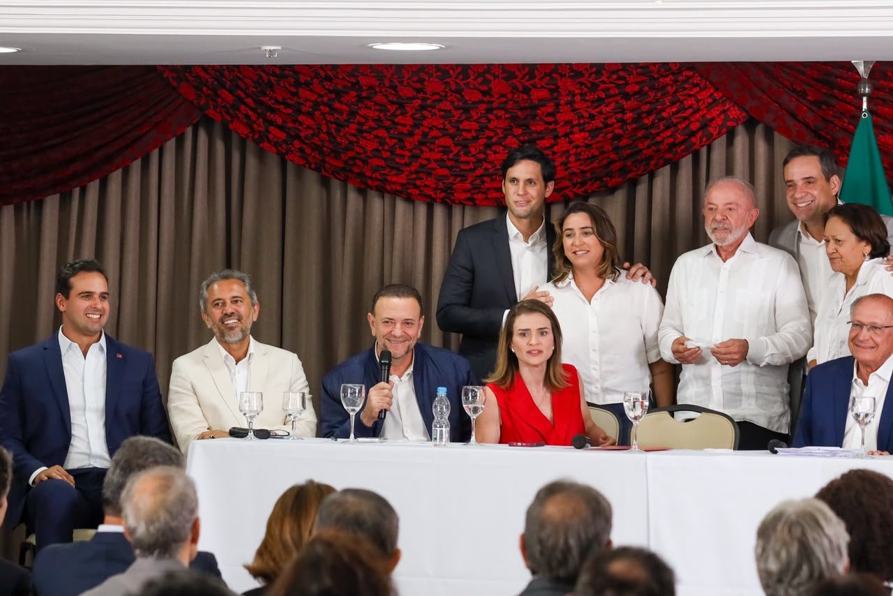 ARTICULAÇÃO NACIONALApós reeleição, Lucas se reúne com Lula e reforça apoio no segundo turno presidencial