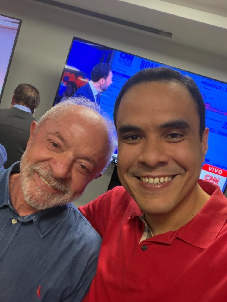 Ao lado de Lula, ministro Gustavo Feliciano celebra virada histórica que garantiu reeleição do presidente