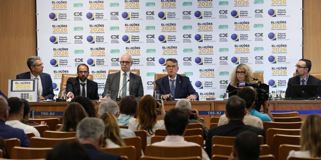 Retotalização de votos no RJ confirma Douglas Ruas como governador Retotalização de votos no RJ confirma Douglas Ruas como governador